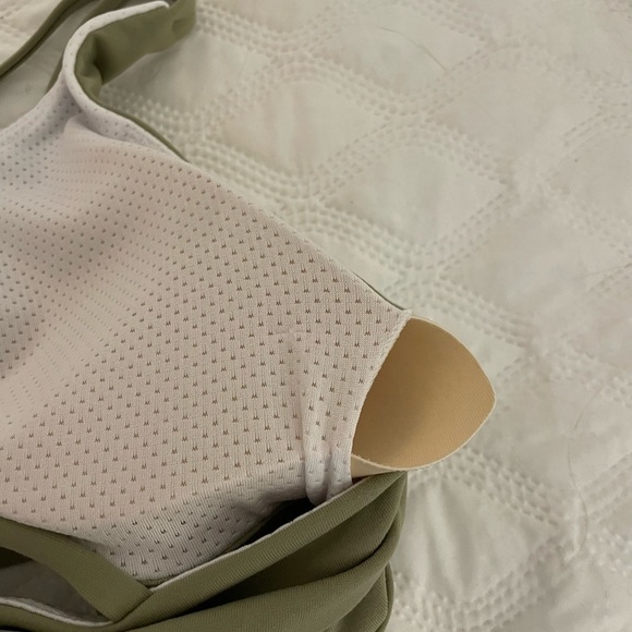 sports bra criss cross dusty green mesh high/medium impact size L - Picture 5 of 6